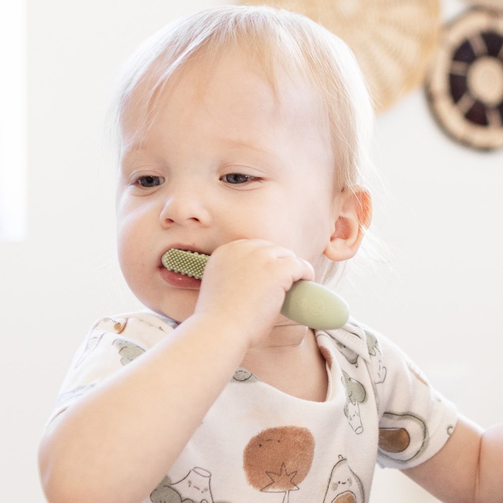 ezpz Toothbrush + Sensory Tongue Depressor Dual Pack